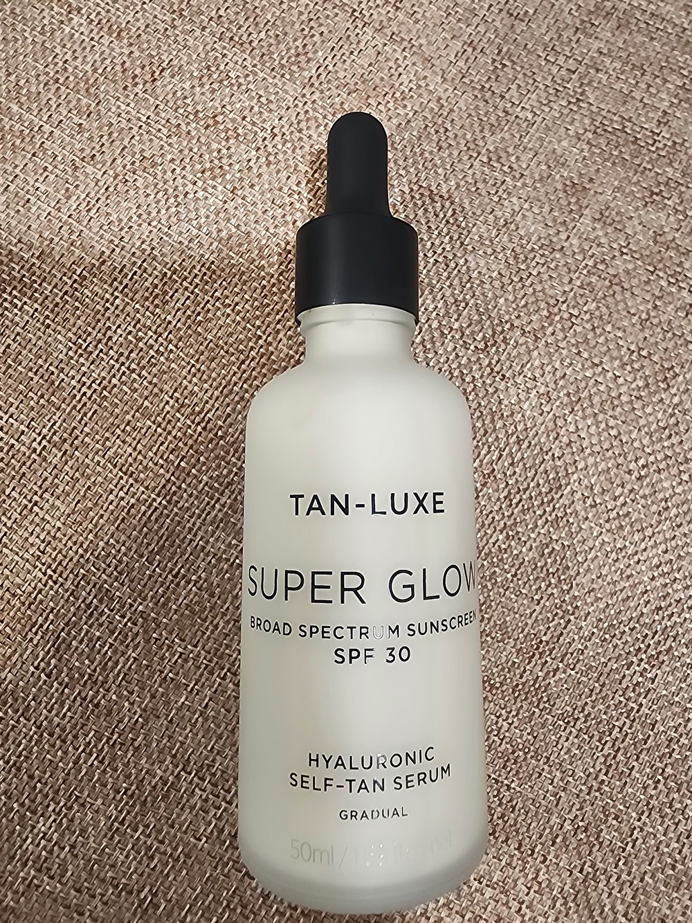 Super Glow Hyaluronic Self-Tan Serum SPF 30